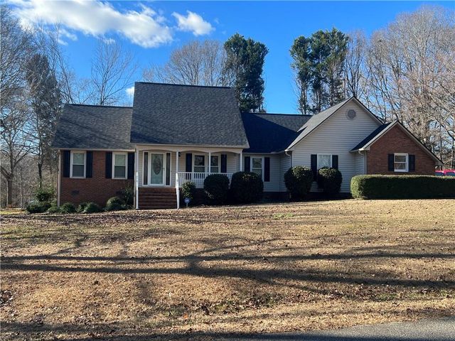 101 Whispering Pines Dr, Anderson, SC 29621