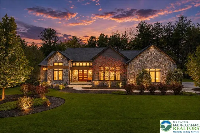 95 Nottingham Ct, Palmerton, PA 18071