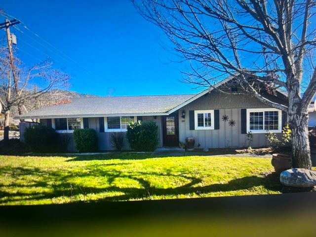 1399 NW Highland Ave, Grants Pass, OR 97526