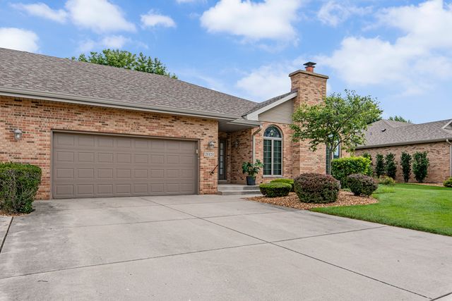 21121 Woodbridge Dr, Frankfort, IL 60423