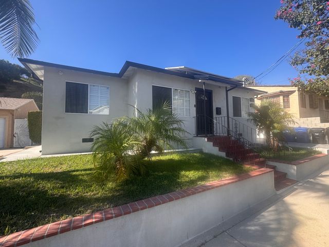 8427 Outland View Dr, Sun Valley, CA 91352