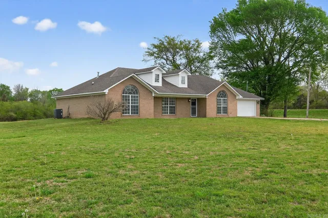 2 Green Meadows Dr, Vilonia, AR 72173