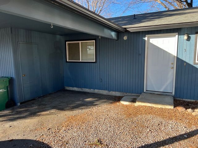 612 3rd St #3, Merrill, OR 97633