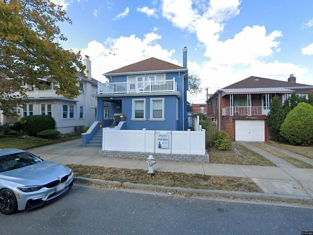 147 E  Walnut St, Long Beach, NY 11561