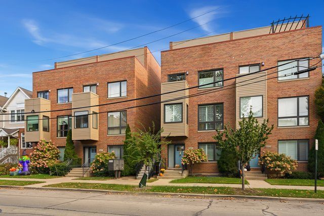645 Custer Ave #403, Evanston, IL 60202