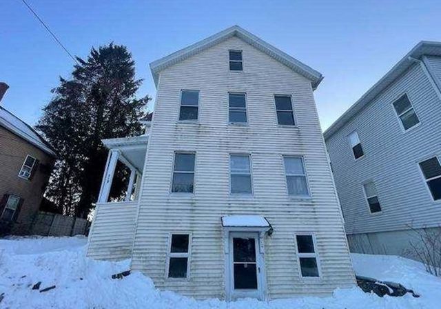 219 Beacon St, Clinton, MA 01510