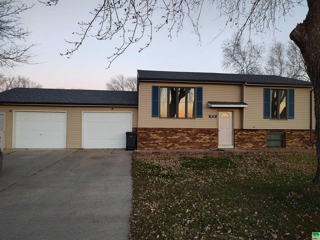 1001 Russell St, Storm Lake, IA 50588