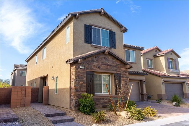 7757 Pyrenees Park Dr, Spring Valley, NV 89113