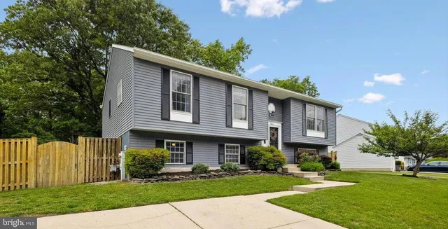 7864 Dero Dr, Pasadena, MD 21122