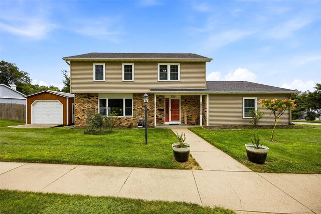 3200 Blue Ridge Dr   NE, Cedar Rapids, IA 52402