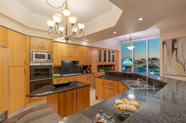 2857 Paradise Rd #2204, Las Vegas, NV 89109