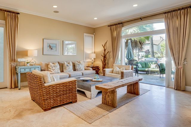 216 8th St, Huntington Beach, CA 92648