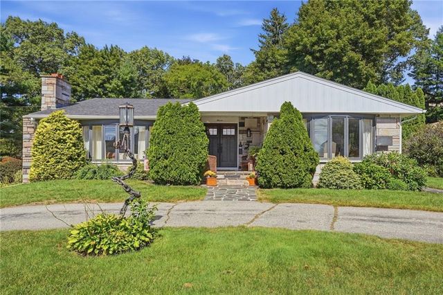 11 Rosewood Dr, North Providence, RI 02904