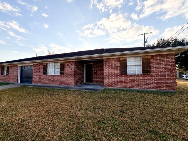 104 S  2nd 1/2 St #237, Nederland, TX 77627