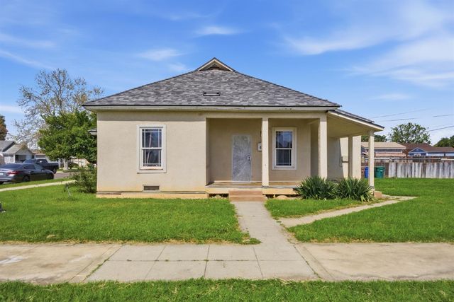 1920 9th St, Sanger, CA 93657