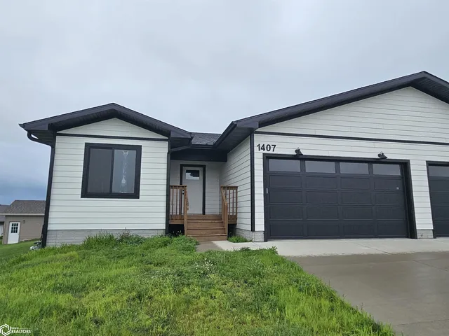 1407 E  10th St, Carroll, IA 51401
