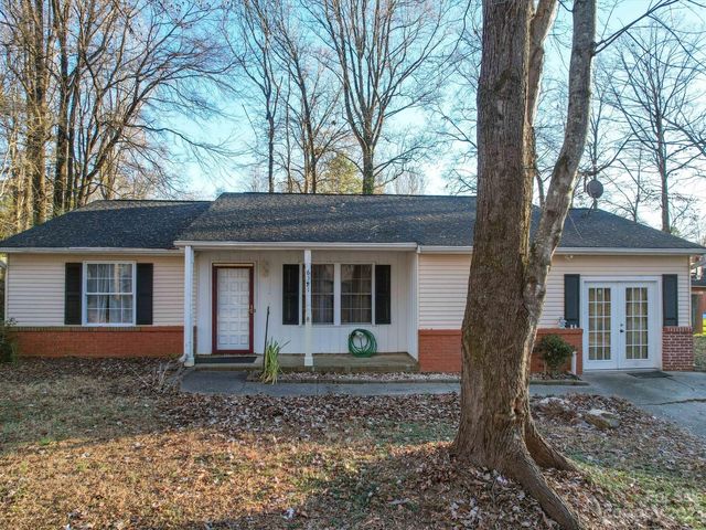 6321 Holly Knoll Dr, Charlotte, NC 28227