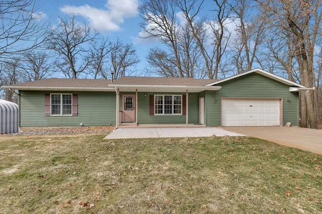 31325 Larkspur Ln, Avon, MN 56310