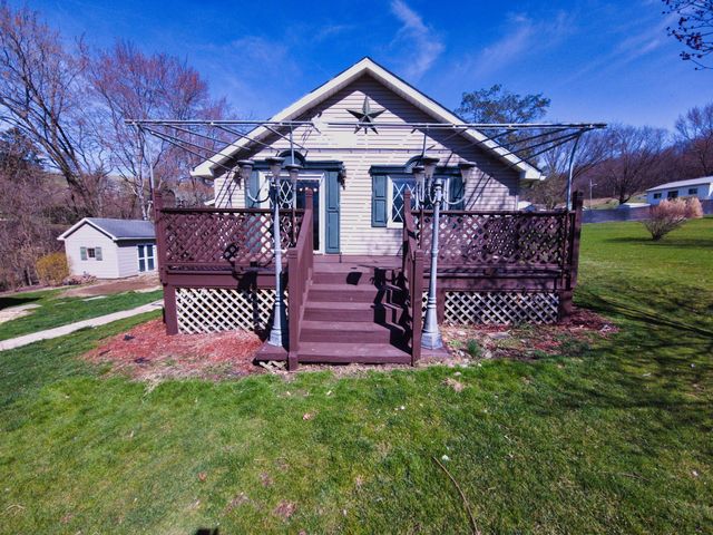 1103 Armstrong Ave, Vandergrift, PA 15690