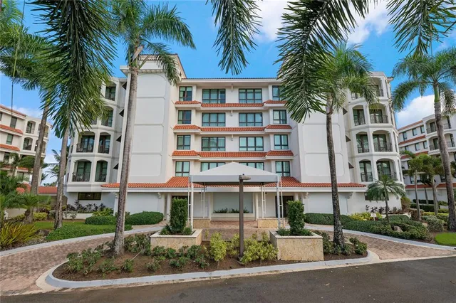 400 COCO BEACH BOULEVARD #E401, Rio Grande, PR 00745