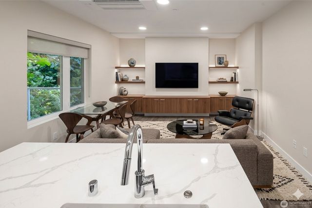 1709 Harbor Ave SW #402, Seattle, WA 98126
