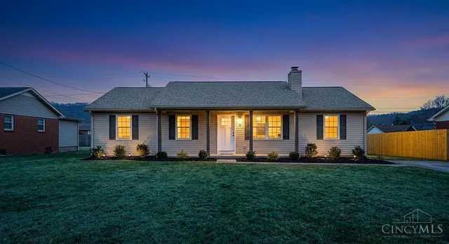 9 Cherokee Dr, Hamilton, OH 45013