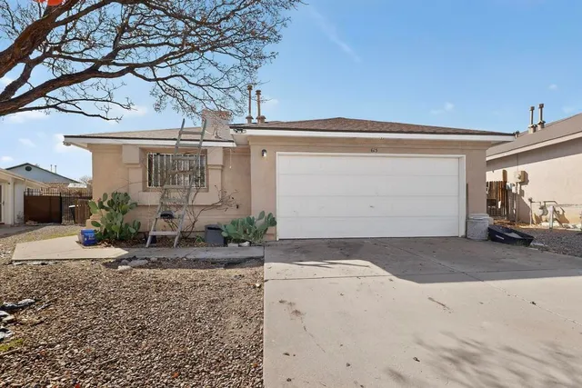 615 Parnelli Dr SW, Albuquerque, NM 87121