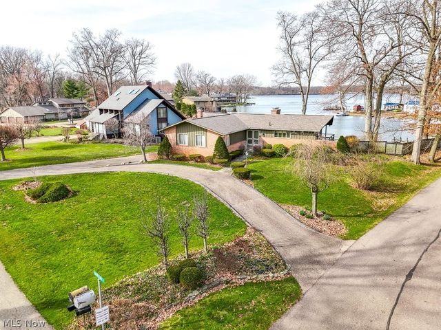 211 S  Bay Dr, New franklin, OH 44319