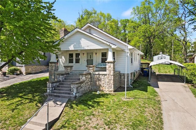 608 Beverly St, Excelsior Springs, MO 64024