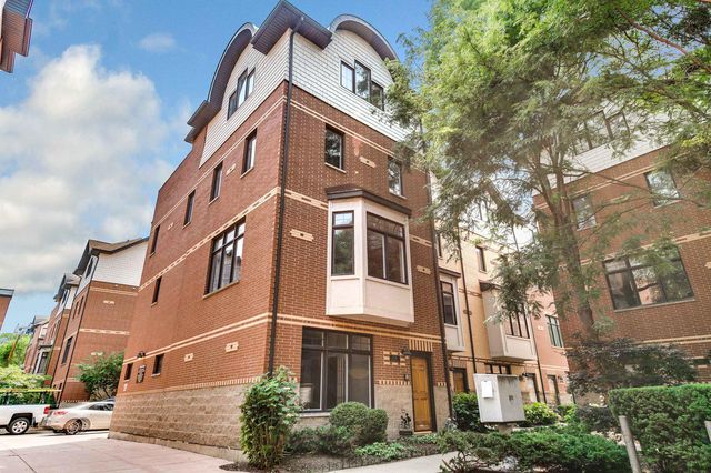 1026 Baldwin Ln, Oak Park, IL 60302