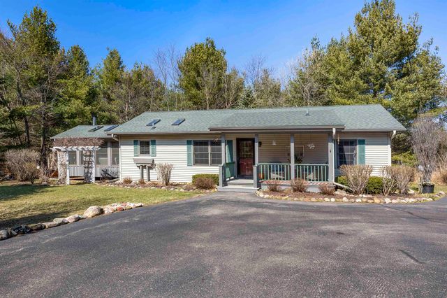 W5136 County Road H, Wild Rose, WI 54984