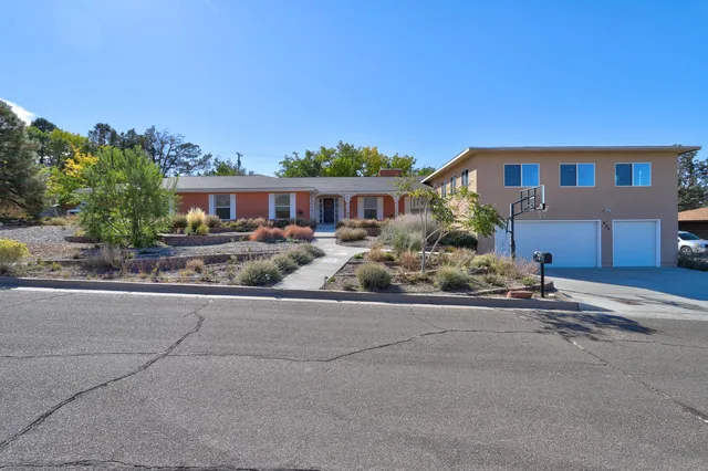 905 Warm Sands Trl SE, Albuquerque, NM 87123