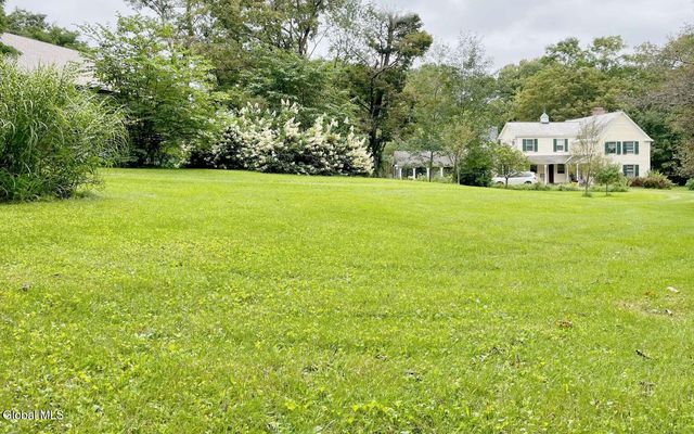 18 Spring Road, Glenville, NY 12302