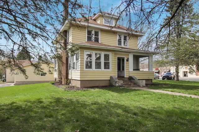 101 S  Division St, Roberts, WI 54023