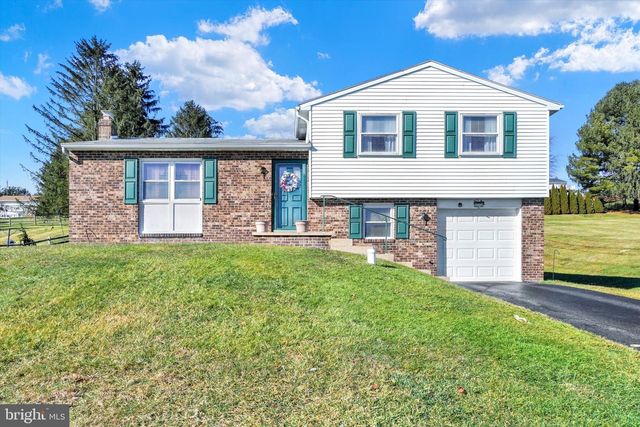 300 Claremont Dr, Seven Valleys, PA 17360