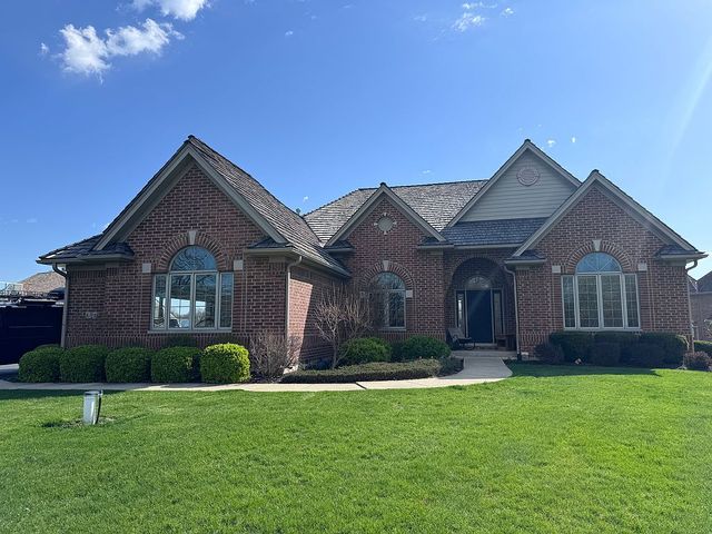 8775 Country Shire Ln, Spring Grove, IL 60081
