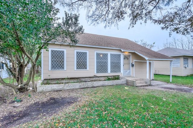 619 18th Ave N, Texas City, TX 77590