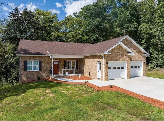 111 Eastwood Village Ct, Hudson, NC 28638