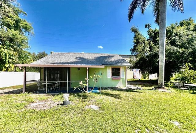50 W  North Shore Ave, North Fort Myers, FL 33903