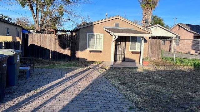 520 D St, Waterford, CA 95386