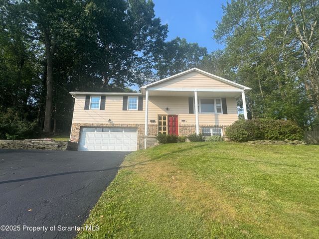 114 Carol Dr, Clarks Summit, PA 18411