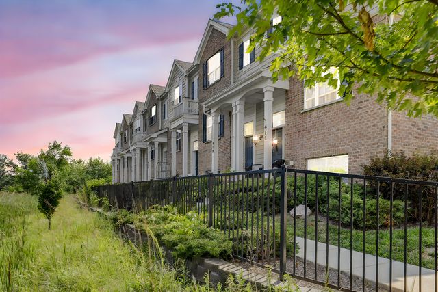 406 Prairie Ct, Morton Grove, IL 60053