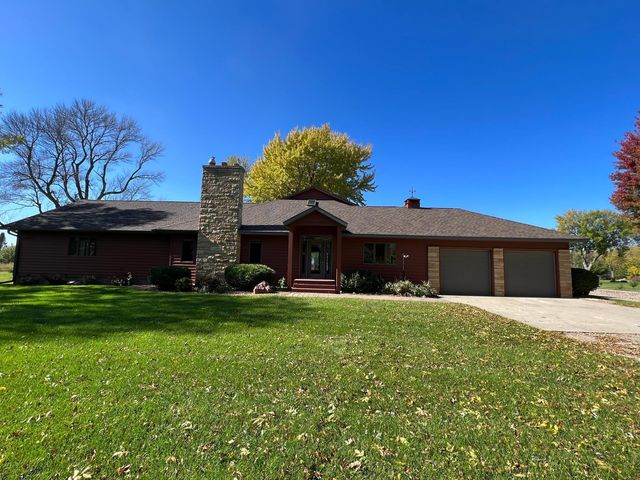 410 9th Ave SW, Wells, MN 56097