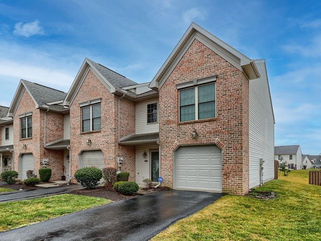 422 Waverly Woods Dr, Harrisburg, PA 17110