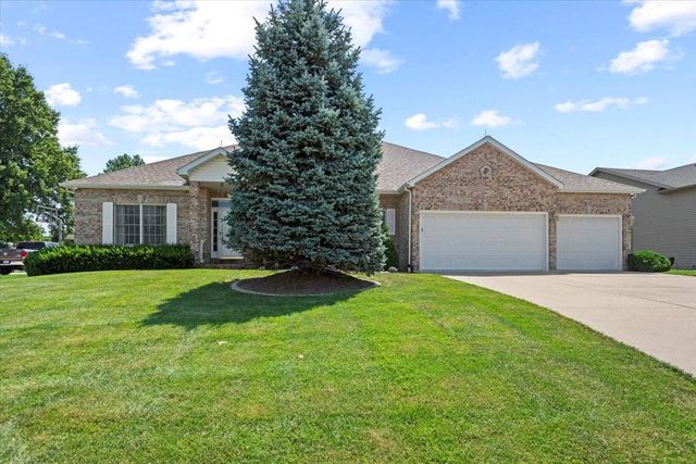 114 Heatherstone Dr, Chatham, IL 62629