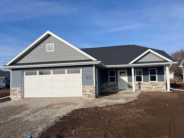 138 Golf Course Dr, Wrightstown, WI 54180