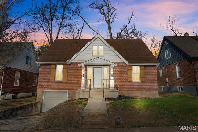 1257 Hafner Pl, Saint Louis, MO 63130