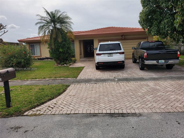 8211 NW 68th Ave, Fort Lauderdale, FL 33321