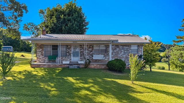 1118 Newman Riley Dr, Dandridge, TN 37725