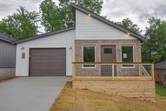 162 S  Woodsprings Dr, Fayetteville, AR 72701